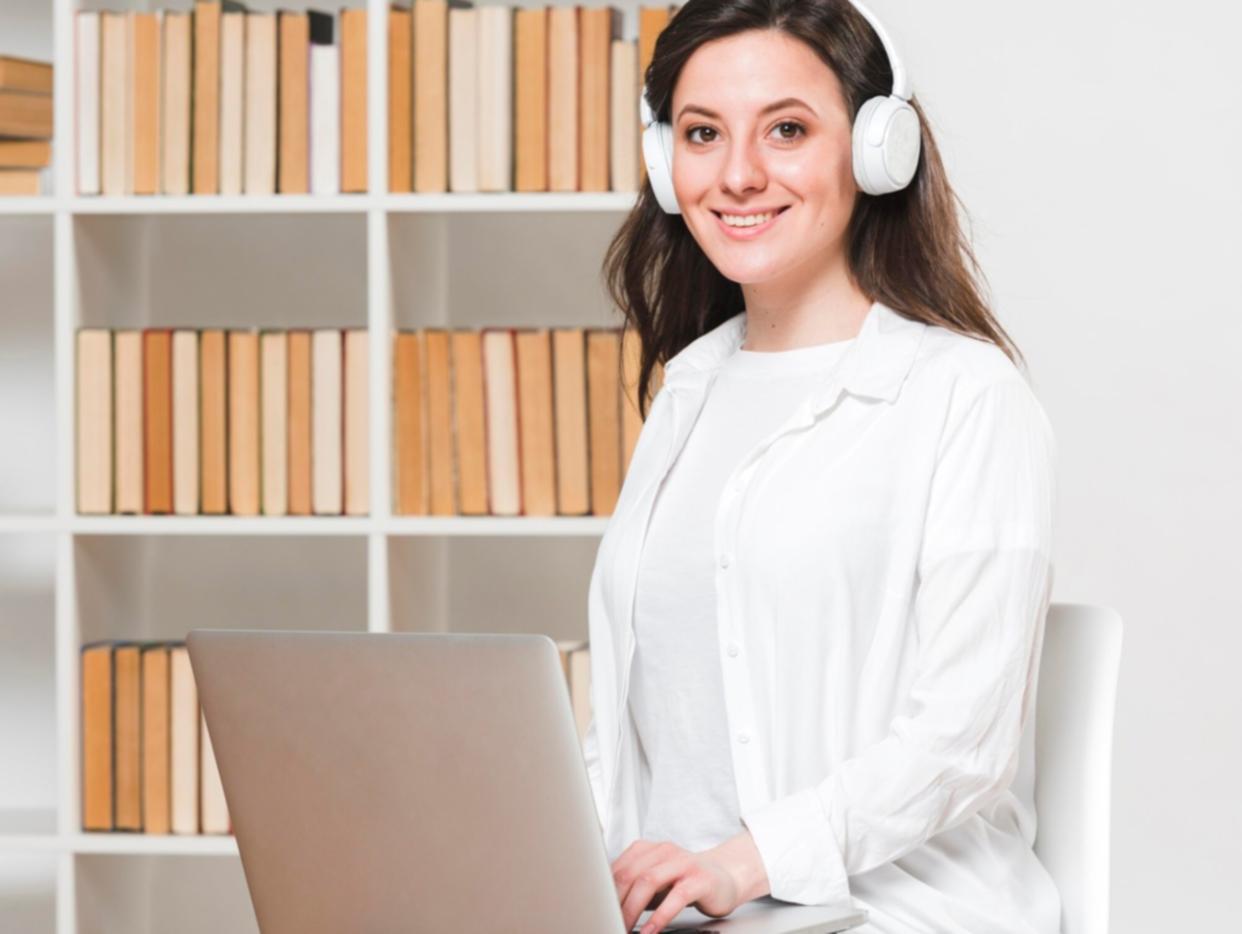 Group learning session focused on practical investment decision-making strategies